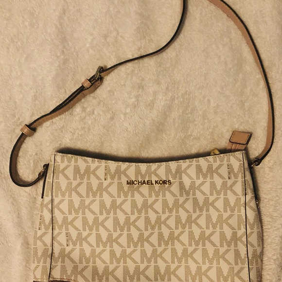 Like New Michael Kors Crossbody Logo Bag - Picture 5 of 5